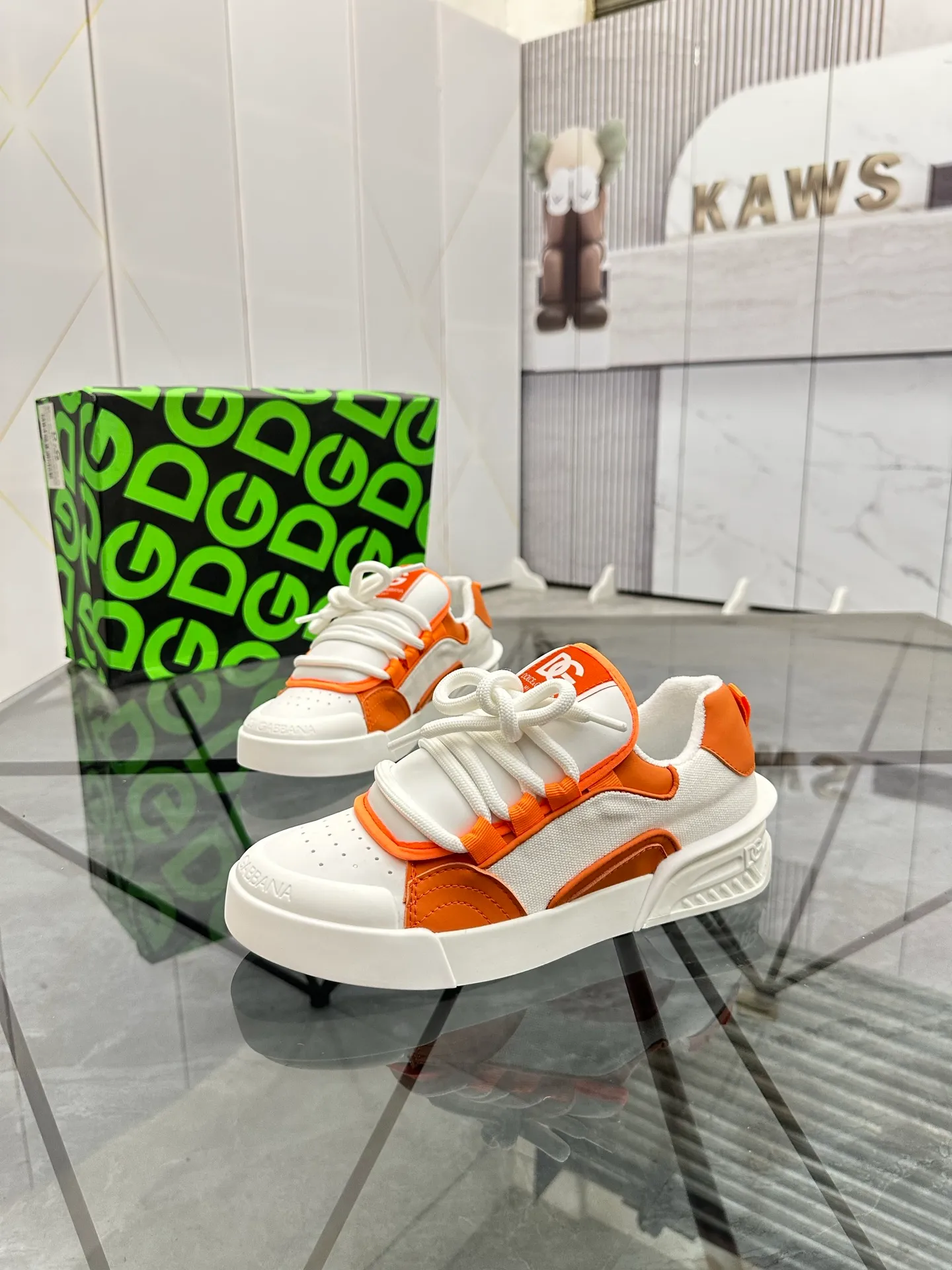 Men's shoes: 💰P540¥ Product trademark: DG "Dolce & Gabbana*" low-top casual shoes Regular size: 35-45 (can be customized to 46.) Product materials: upper imported cowhide stitched with original fabric, breathable lining, original outsole. Number: 803